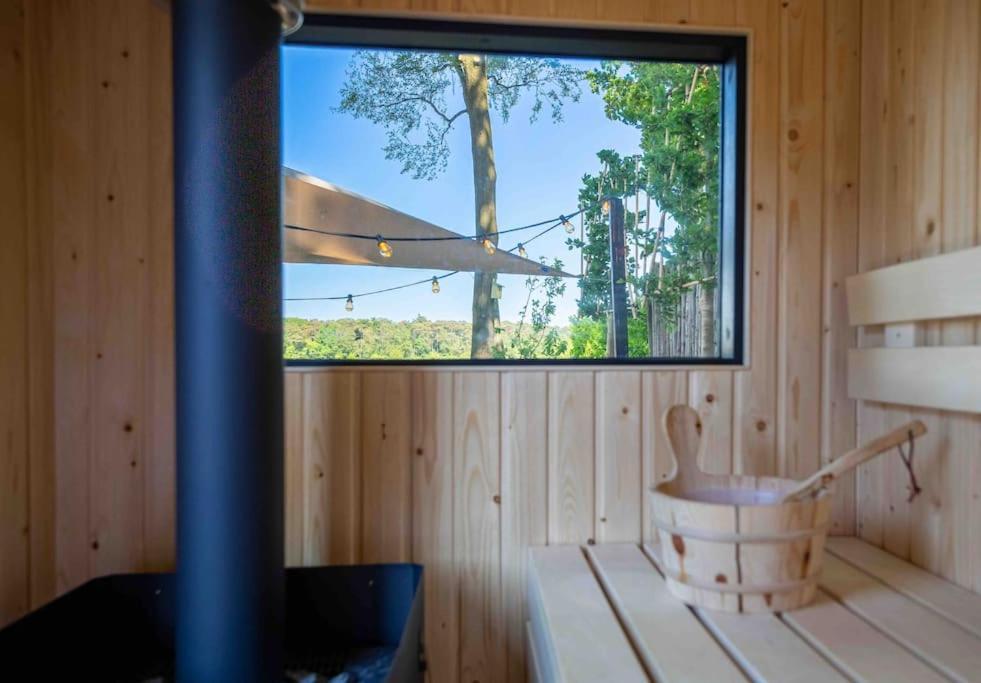 86, Bed & Outdoor Wellness - Sauna, Hottub, Icebath & Outdoor Shower Included! オーイステルウェイク エクステリア 写真
